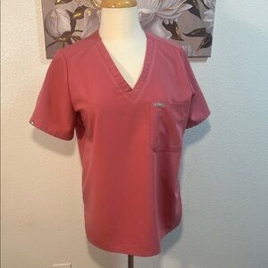Figs V-Neck Catarina Scrub Top in Quartz Pink